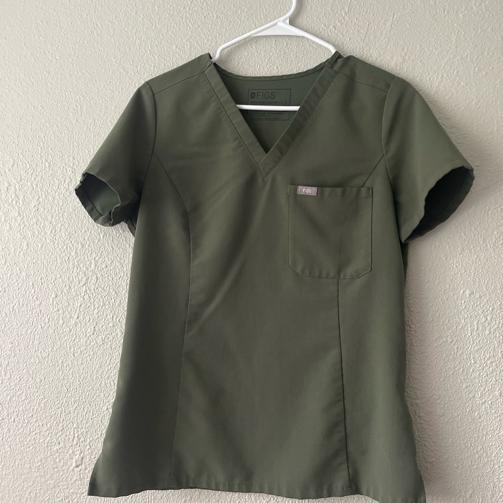 FIGS Women's Catarina One-Pocket Slim Scrub Top